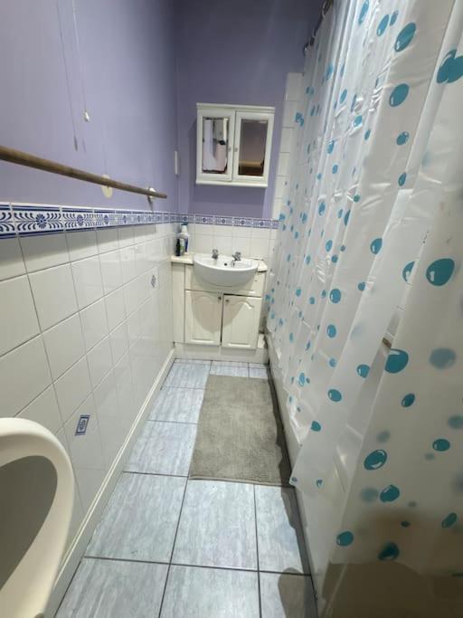 Private Double Bedroom In Hounslow Near Heathrow Londra Exterior foto